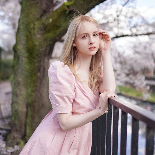英国萌妹Gemma福利图赏 天使面容肌肤白到透光